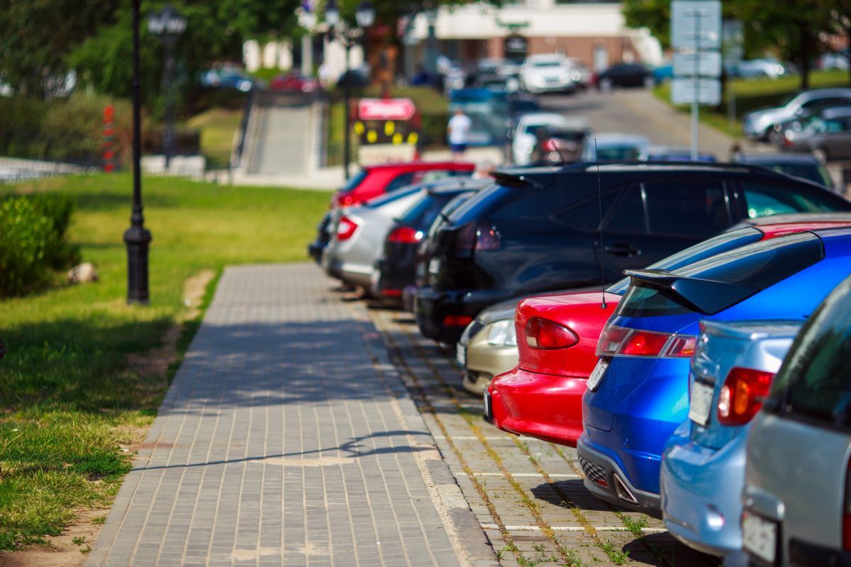 Parkplatzmangel lösen: 5 praktische Lösungen